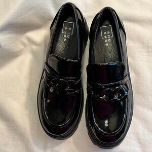 NWOT black ShuShop Loafer - size 10